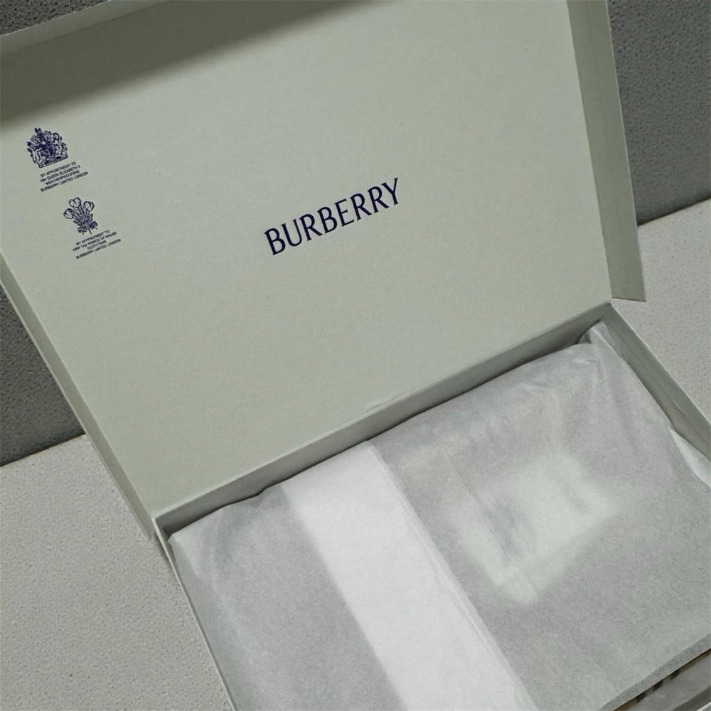 Burberry Heritage Check Scarf - Tan, Black, Red - Picture 9 of 10